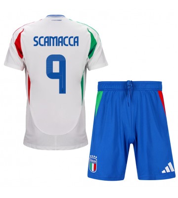 Italien Gianluca Scamacca #9 Replika Babytøj Udebanesæt Børn EM 2024 Kortærmet (+ Korte bukser)